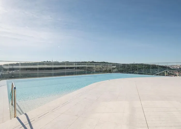 Cascais - 1 Bedroom And Shared Pool In Campolide