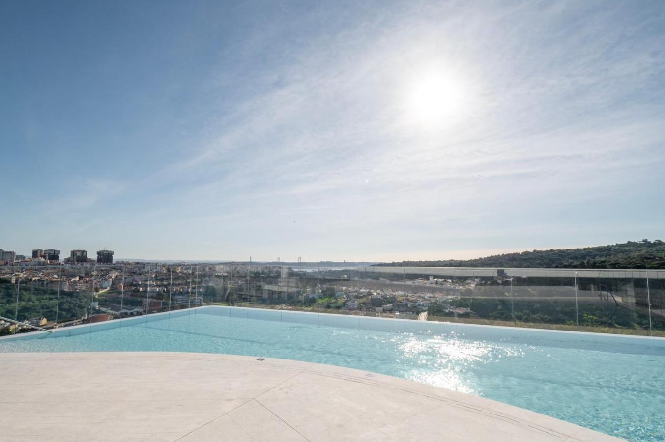 Apartment Cascais - 1 Bedroom And Shared Pool In Campolide *